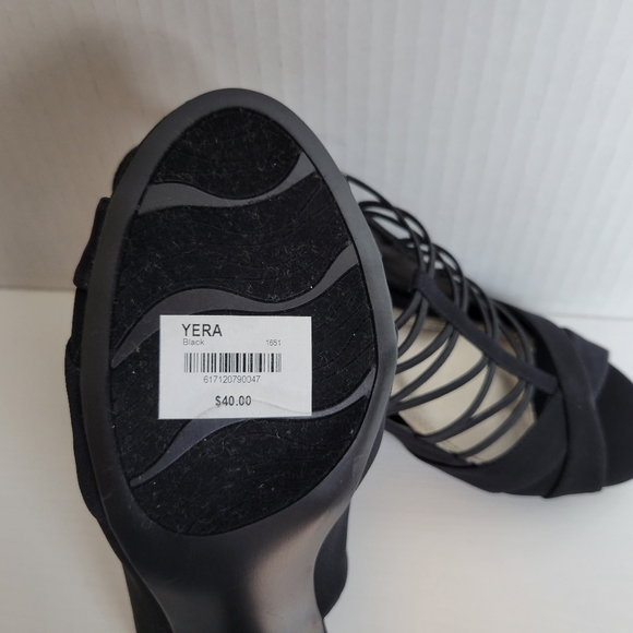 Yera Black Strappy Open-Toe Heals in Size 9M with 3 in heel - Picture 5 of 8